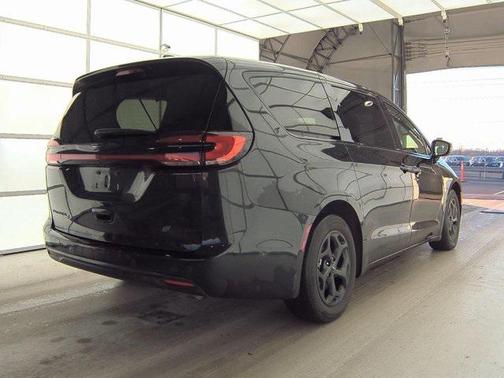 2022 Chrysler Pacifica Hybrid Touring L