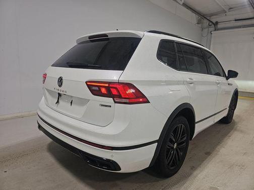 2022 Volkswagen Tiguan 2.0T SE R-Line Black 4MOTION