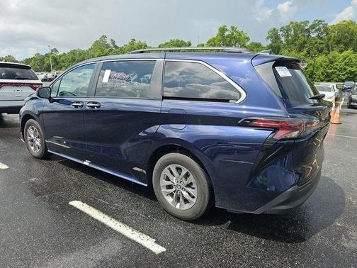2024 Toyota Sienna XLE 8 Passenger
