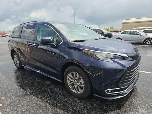 2024 Toyota Sienna XLE 8 Passenger