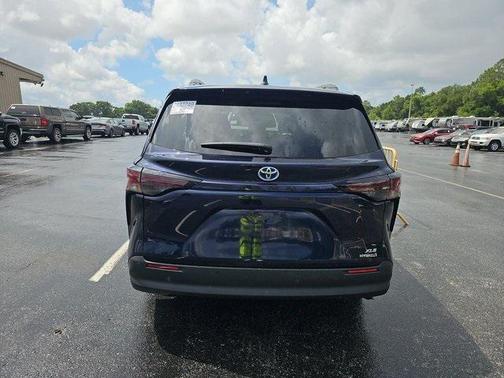 2024 Toyota Sienna XLE 8 Passenger