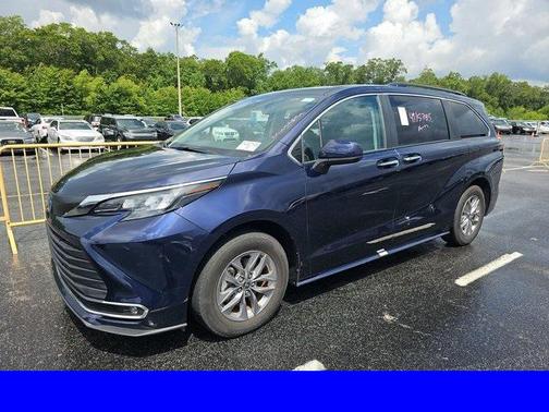 2024 Toyota Sienna XLE 8 Passenger