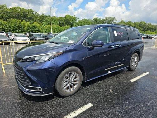 2024 Toyota Sienna XLE 8 Passenger