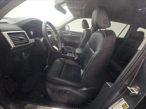 Platinum Gray Metallic 2022 Volkswagen Atlas 3.6L SE w/Technology