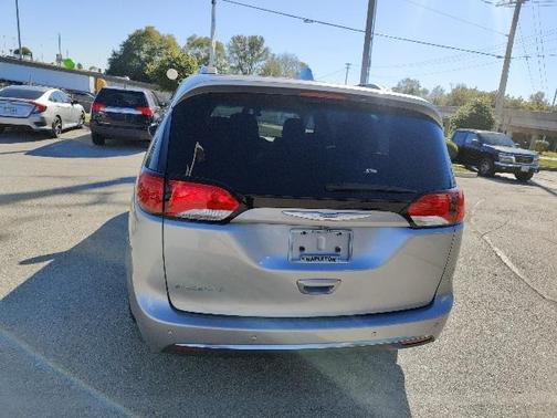 2018 Chrysler Pacifica Touring-L