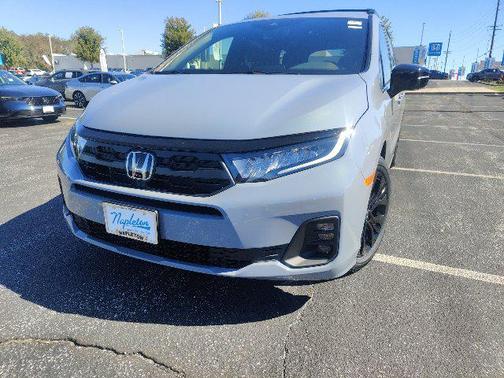 Sonic Gray Pearl 2027 Honda Odyssey Sport-L