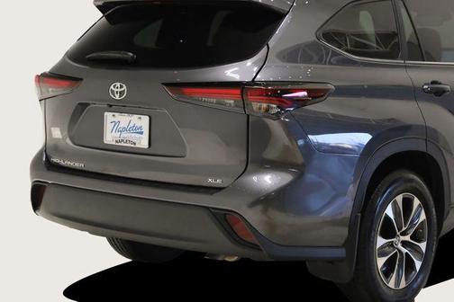 Magnetic Gray Metallic 2024 Toyota Highlander XLE