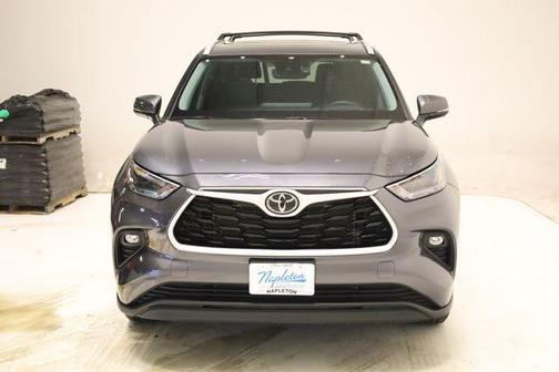 Magnetic Gray Metallic 2024 Toyota Highlander XLE