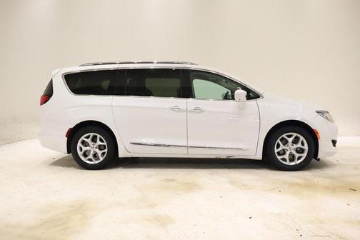 2020 Chrysler Pacifica Touring-L Plus