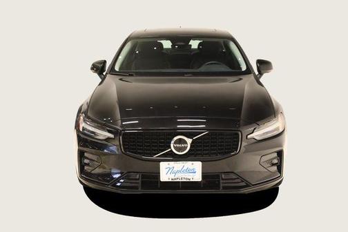 Onyx Black Metallic 2024 Volvo S60 B5 Plus Dark Theme