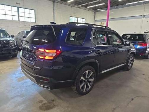 2023 Honda Pilot Touring 8-Passenger