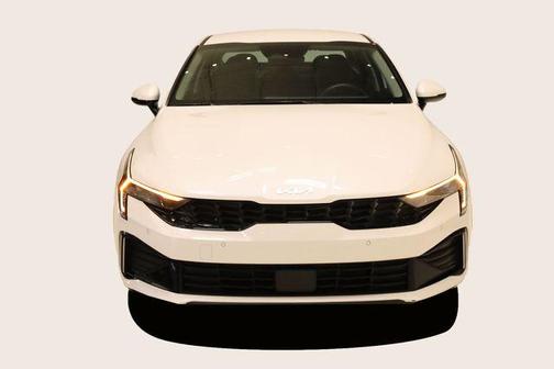 Snow White Pearl 2025 Kia K5 LXS