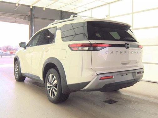 Pearl White Tricoat 2023 Nissan Pathfinder SL 4WD