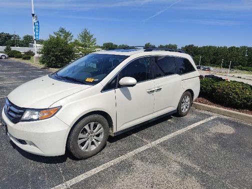 White Diamond Pearl 2016 Honda Odyssey EX-L