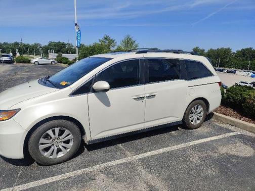 White Diamond Pearl 2016 Honda Odyssey EX-L