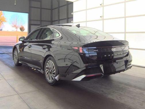 2024 Hyundai SONATA Hybrid Limited