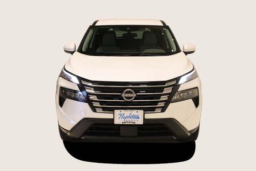 Everest White Pearl 2025 Nissan Rogue SV
