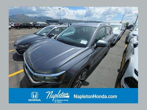 Platinum Gray Metallic 2024 Volkswagen Taos 1.5T SE