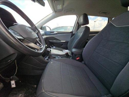 Platinum Gray Metallic 2024 Volkswagen Taos 1.5T SE