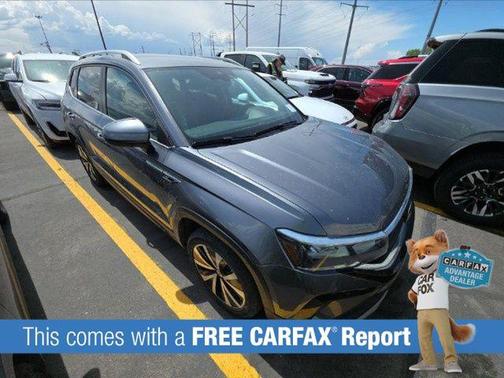 Platinum Gray Metallic 2024 Volkswagen Taos 1.5T SE