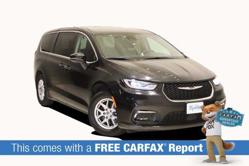 Brilliant Black Crystal Pearlcoat 2023 Chrysler Pacifica Touring L