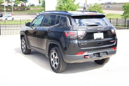 Diamond Black Crystal Pearlcoat 2022 Jeep Compass Trailhawk