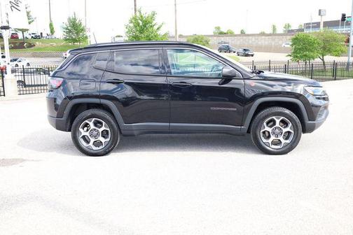 Diamond Black Crystal Pearlcoat 2022 Jeep Compass Trailhawk