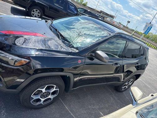 Diamond Black Crystal Pearlcoat 2022 Jeep Compass Trailhawk