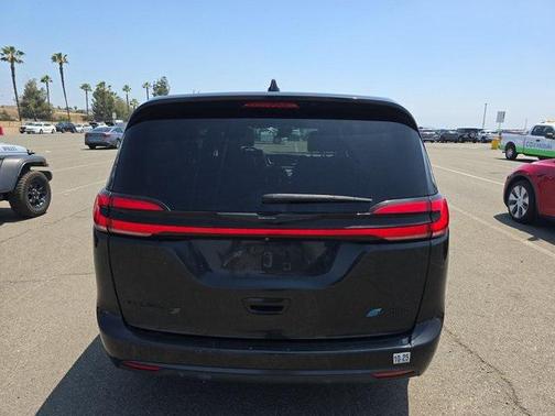 2022 Chrysler Pacifica Hybrid Limited