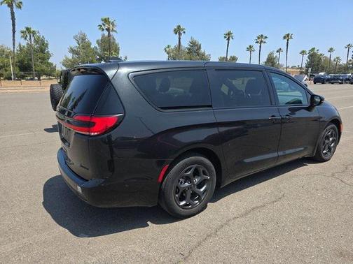 2022 Chrysler Pacifica Hybrid Limited