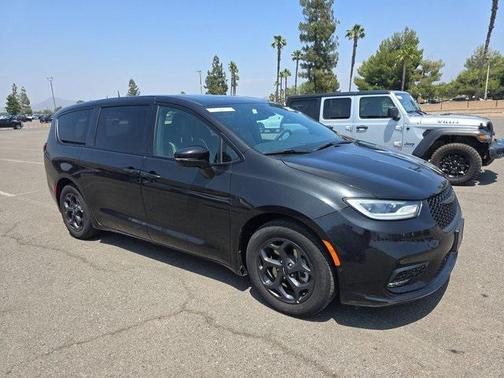 2022 Chrysler Pacifica Hybrid Limited