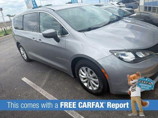 Billet Silver Metallic Clearcoat 2017 Chrysler Pacifica Touring