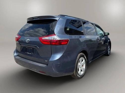 2015 Toyota Sienna LE