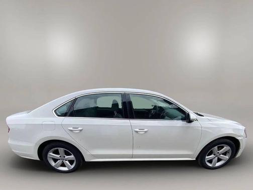 2012 Volkswagen Passat 2.5 SE