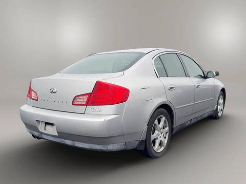 2004 INFINITI G35x Base