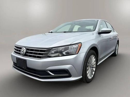 Reflex Silver Metallic 2016 Volkswagen Passat 1.8T SE
