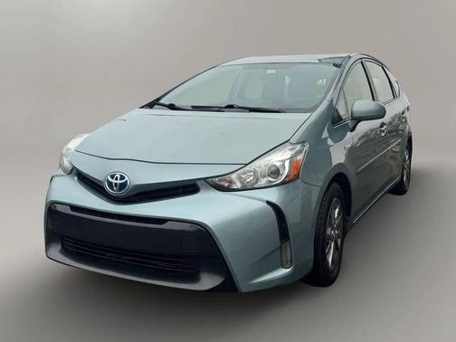 2015 Toyota Prius v Five