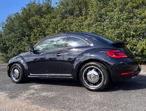 Deep Black Pearl 2016 Volkswagen Beetle 1.8T