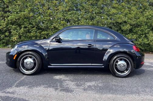 Deep Black Pearl 2016 Volkswagen Beetle 1.8T