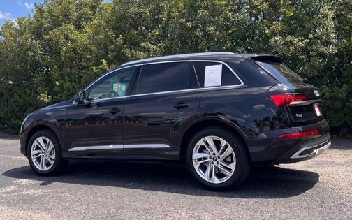 Mythos Black Metallic 2022 Audi Q7 45 Premium Plus