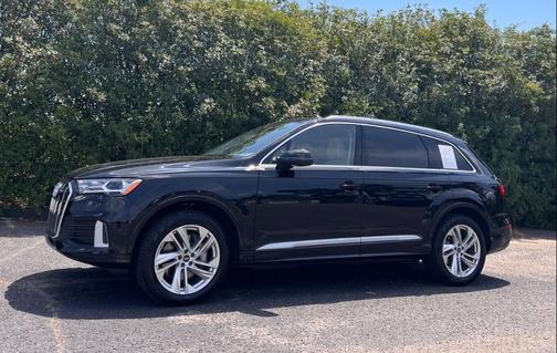 Mythos Black Metallic 2022 Audi Q7 45 Premium Plus