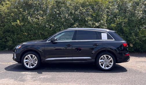 Mythos Black Metallic 2022 Audi Q7 45 Premium Plus