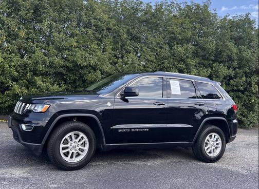 Diamond Black Crystal Pearlcoat 2020 Jeep Grand Cherokee Laredo