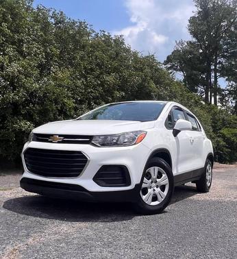 Summit White 2017 Chevrolet Trax LS