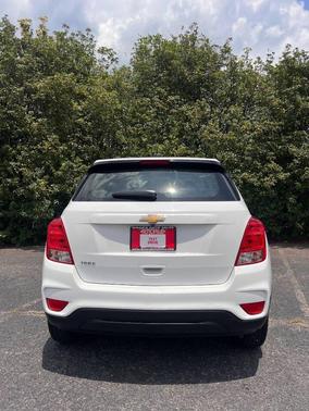 Summit White 2017 Chevrolet Trax LS
