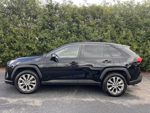 2020 Toyota RAV4 XLE Premium