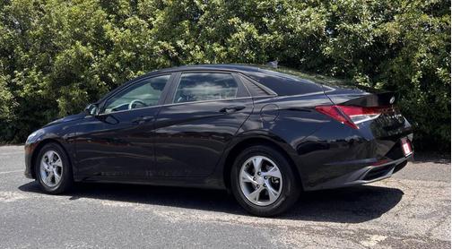 2021 Hyundai ELANTRA SE