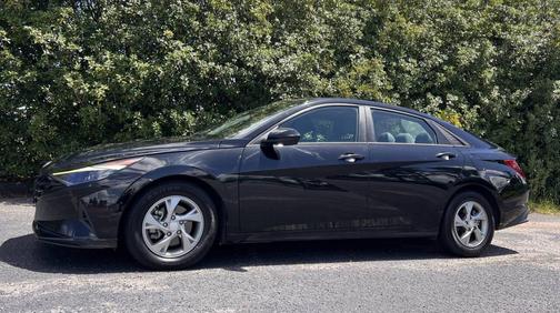 2021 Hyundai ELANTRA SE