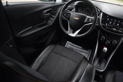 Mosaic Black Metallic 2022 Chevrolet Trax LT