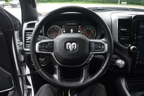Ivory White Tri-Coat Pearlcoat 2023 RAM 1500 Laramie